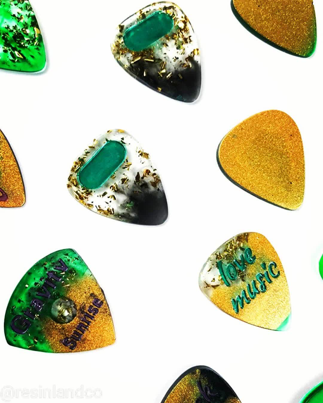  قالب پیک گیتار و هولدر پیک و گیتار