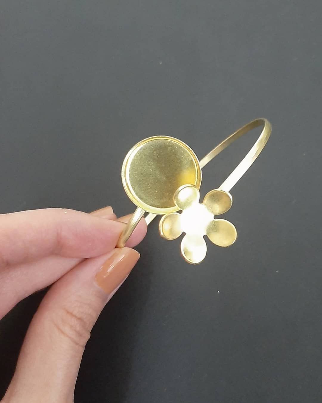  قاب دستبندکفه دار گل برنجی