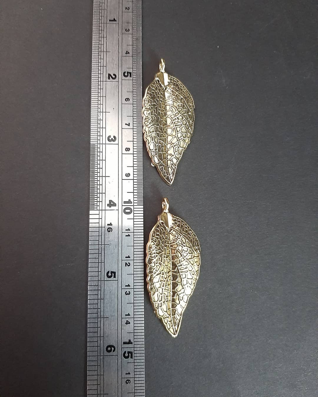  آویز فلزی برگ