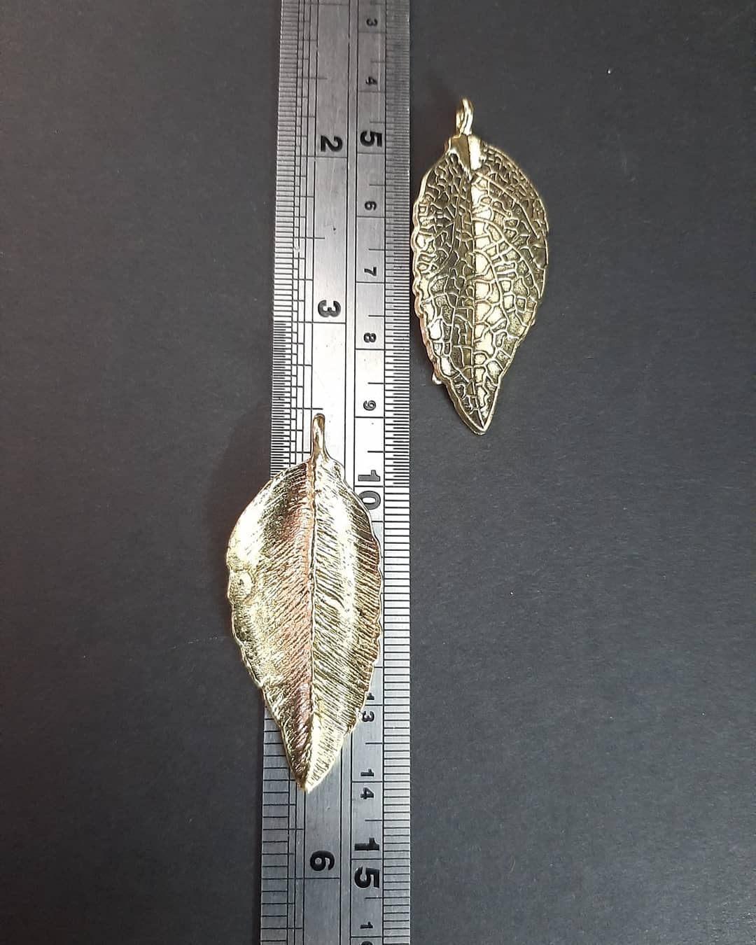  آویز فلزی برگ