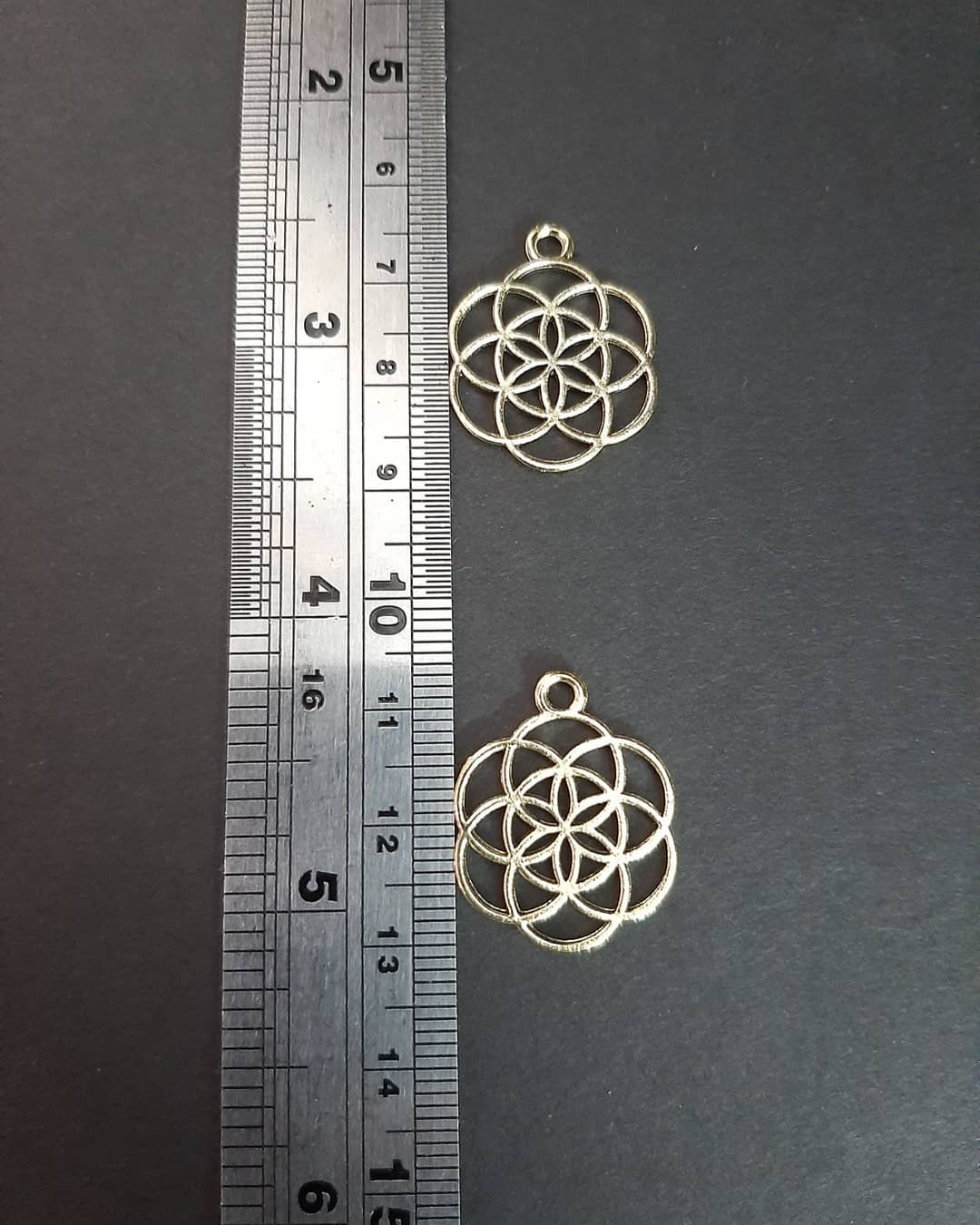  آویز فلزی گل