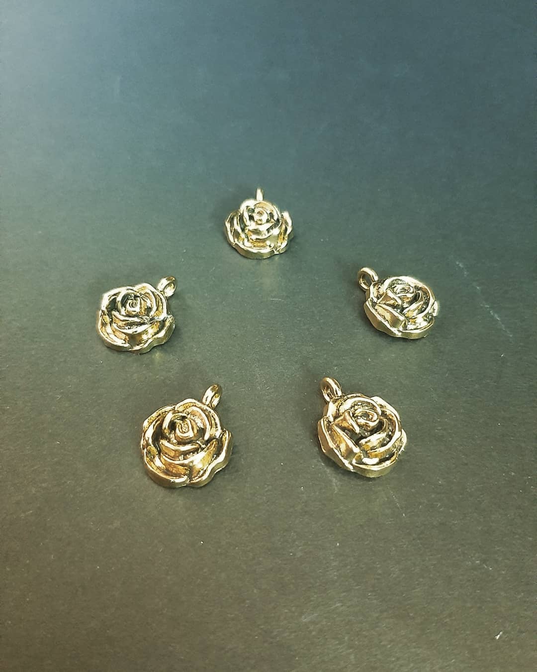 آویز فلزی گل رز