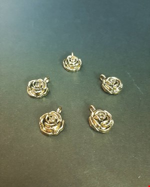 آویز فلزی گل رز