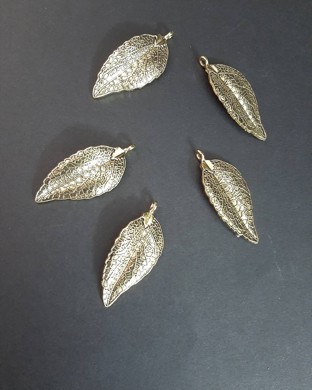 آویز فلزی برگ