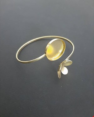 قاب دستبندکفه دار گل برنجی