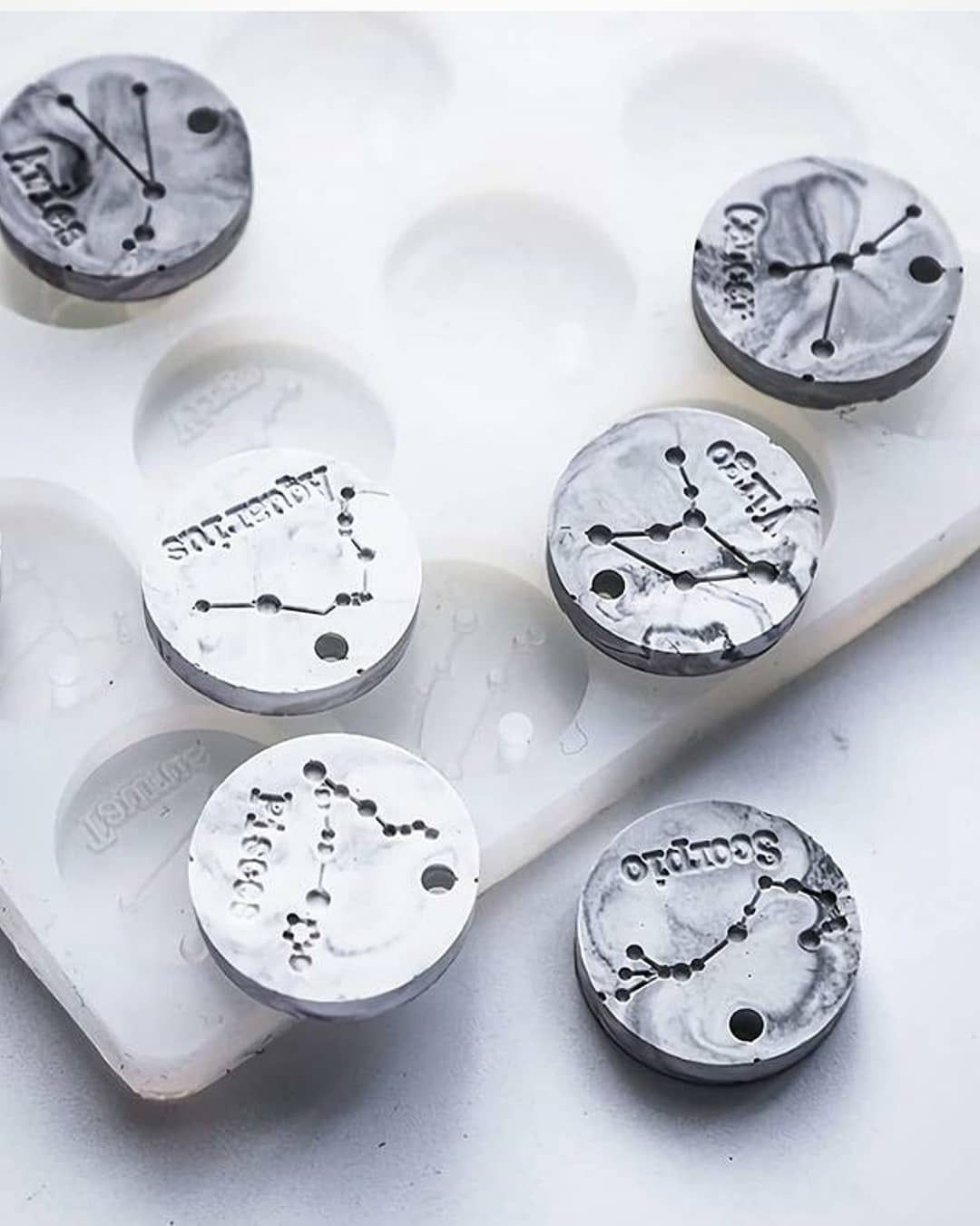 قالب پین دار ماه تولد (جدید)