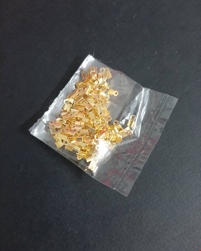 بست طلایی رنگ